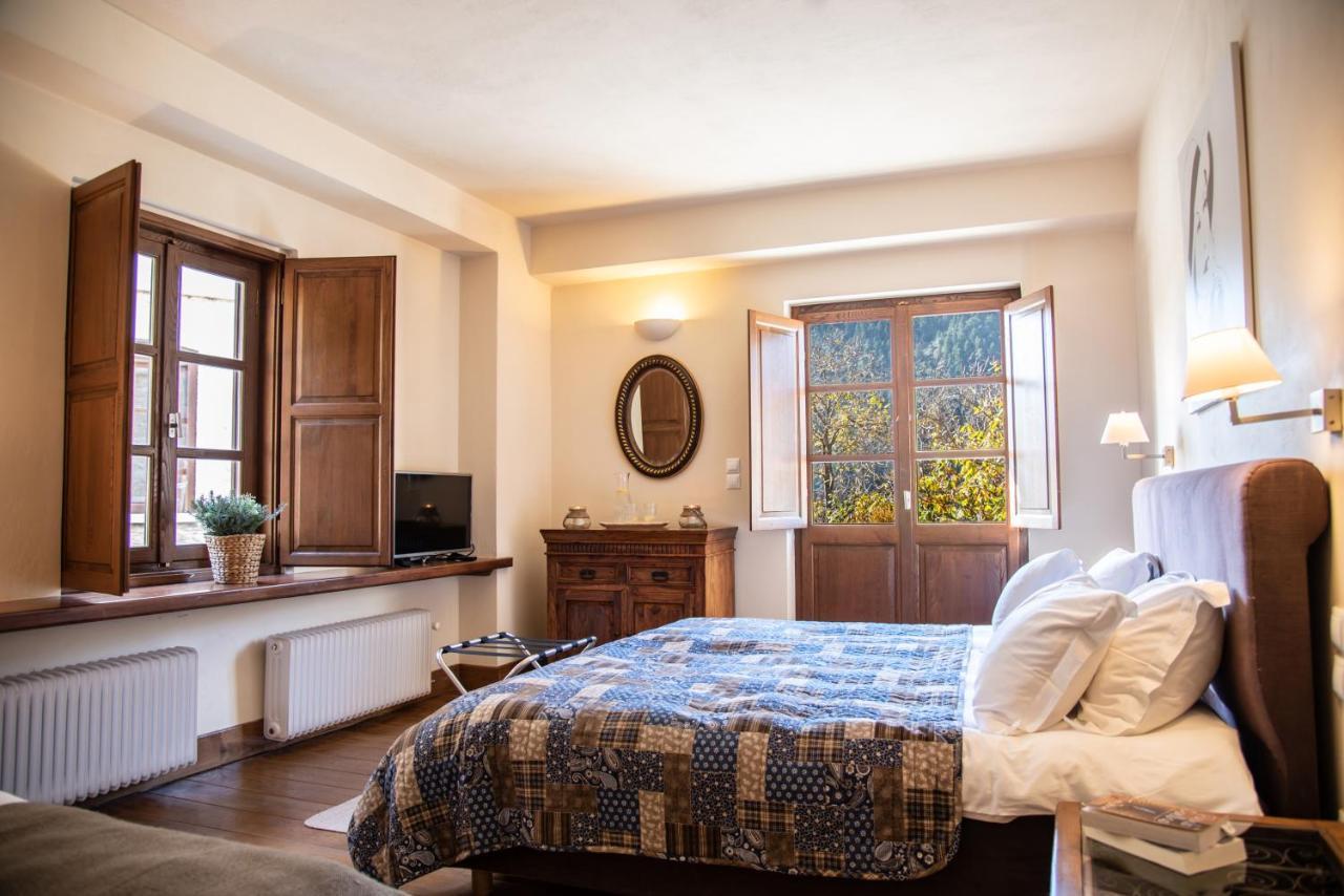 Epoches Hotel Karpenisi Buitenkant foto