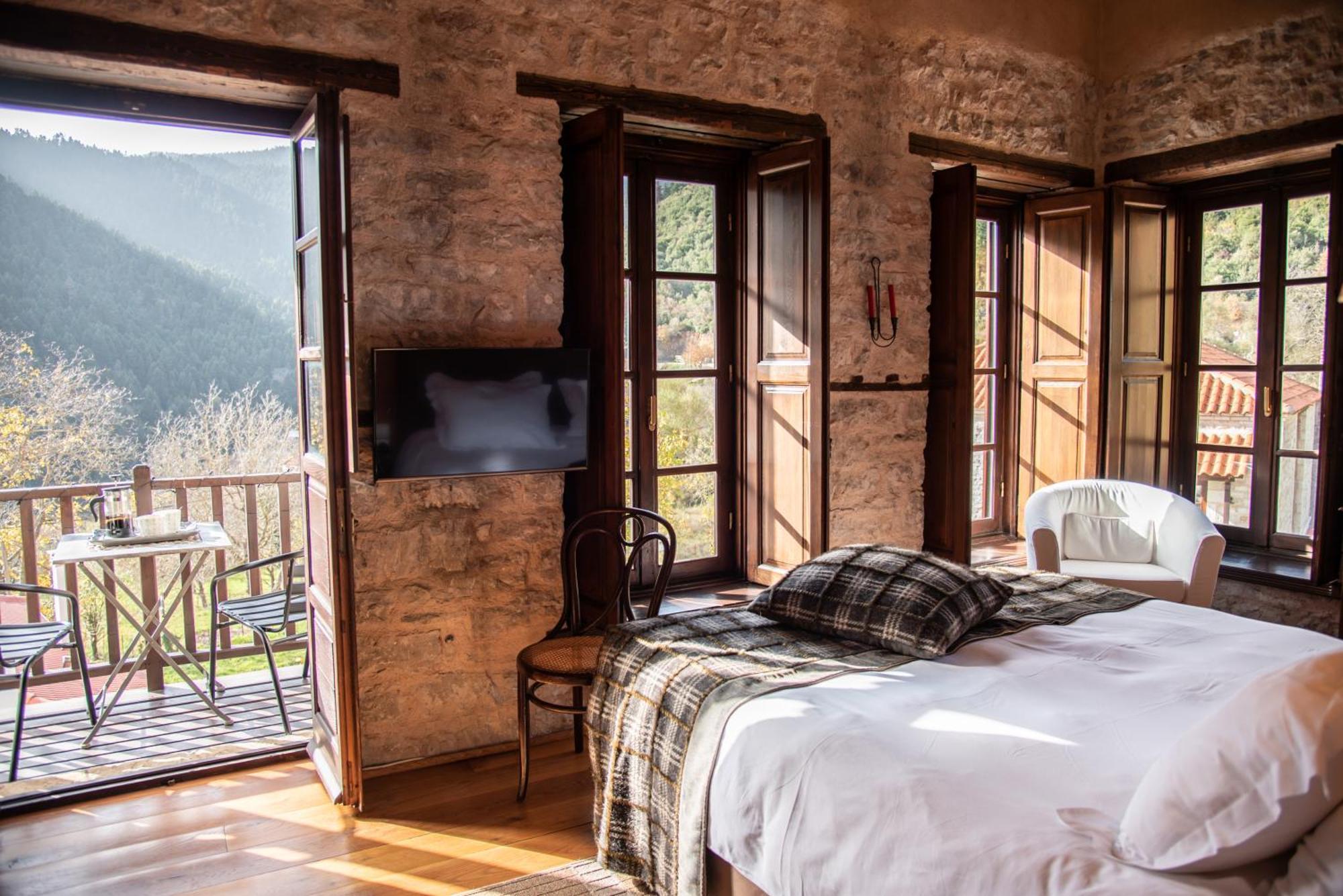Epoches Hotel Karpenisi Buitenkant foto