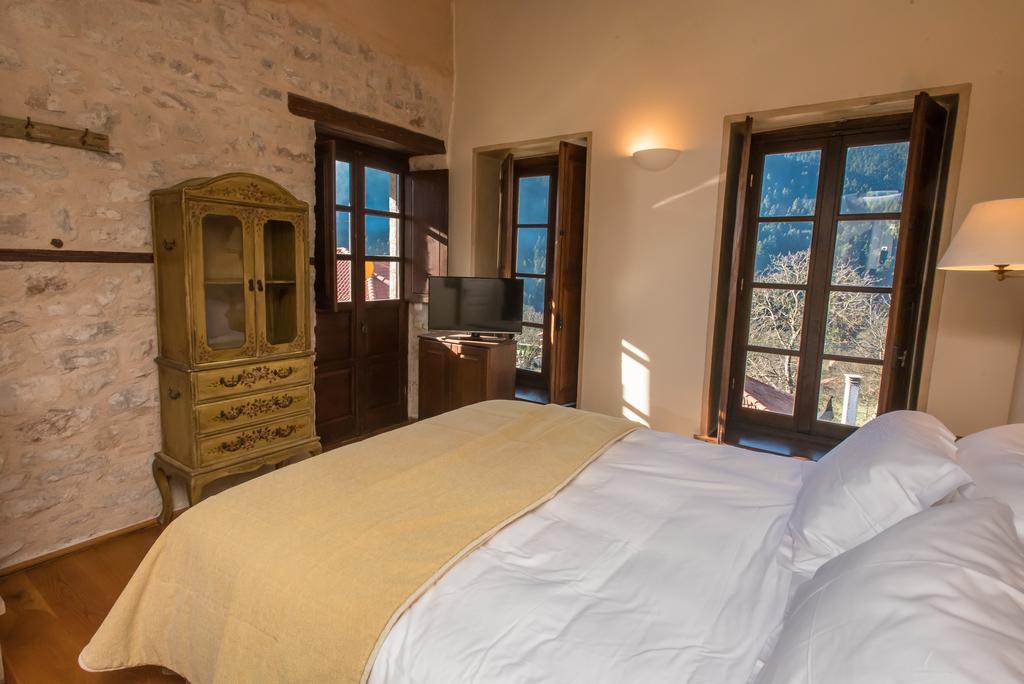 Epoches Hotel Karpenisi Buitenkant foto