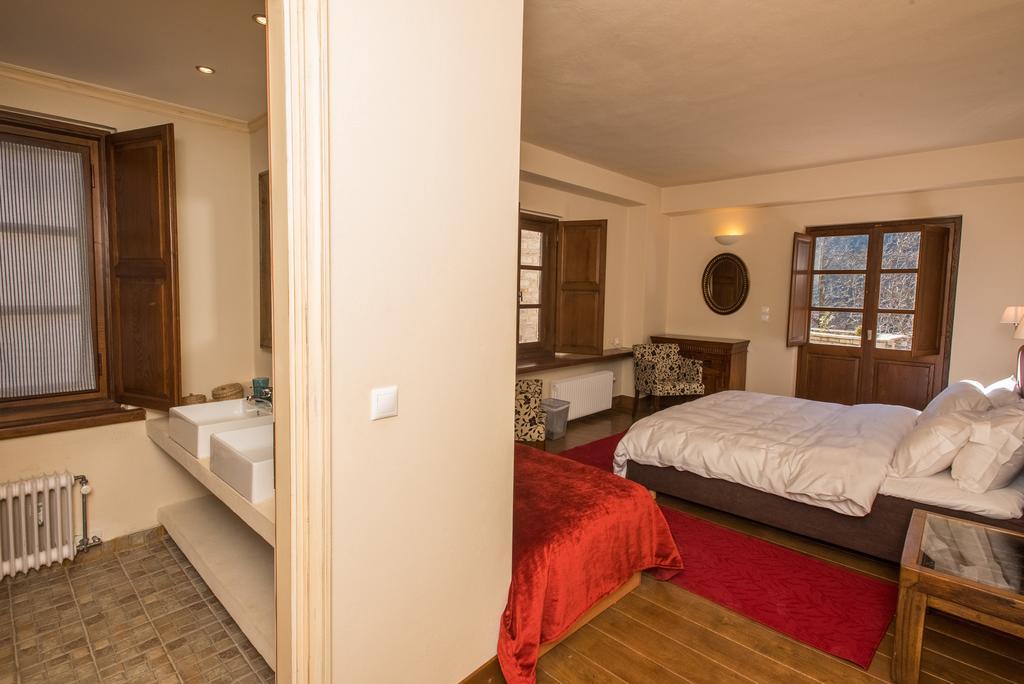 Epoches Hotel Karpenisi Buitenkant foto