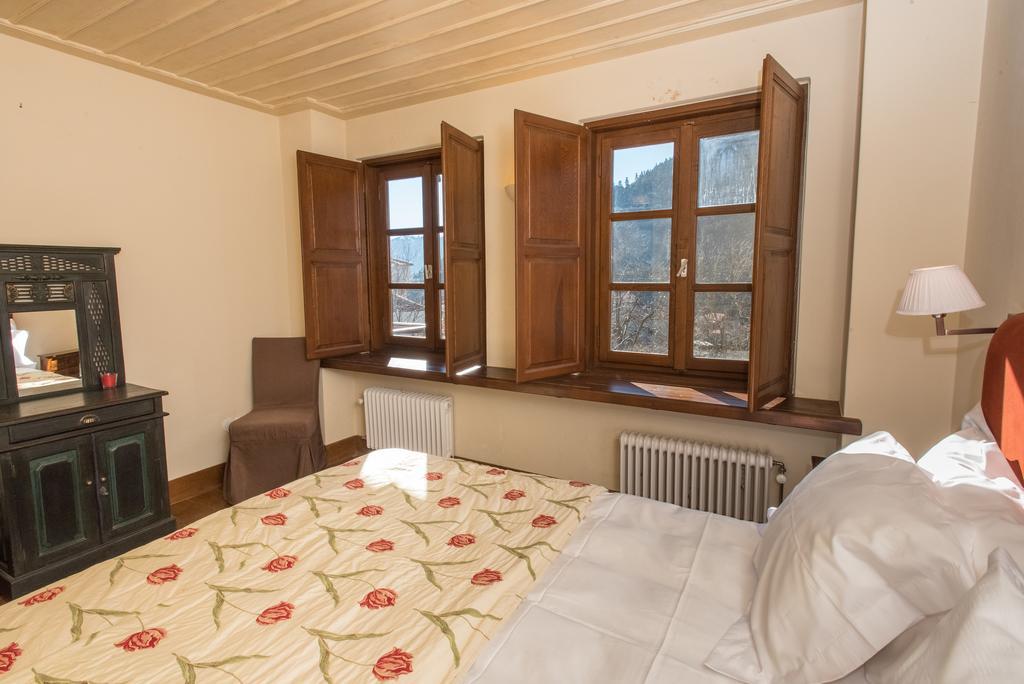 Epoches Hotel Karpenisi Buitenkant foto