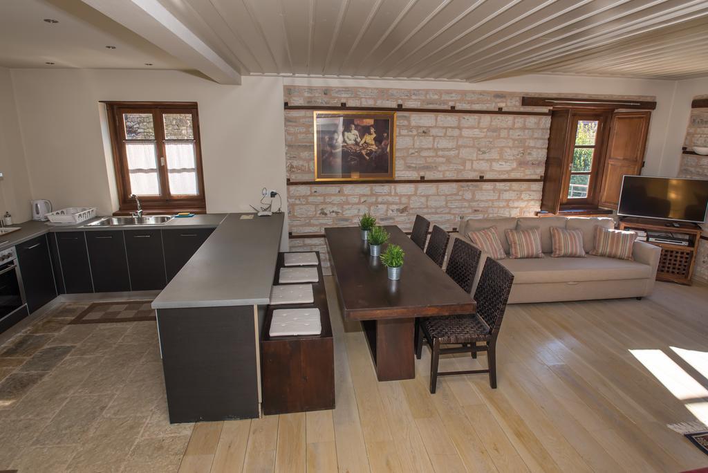 Epoches Hotel Karpenisi Buitenkant foto