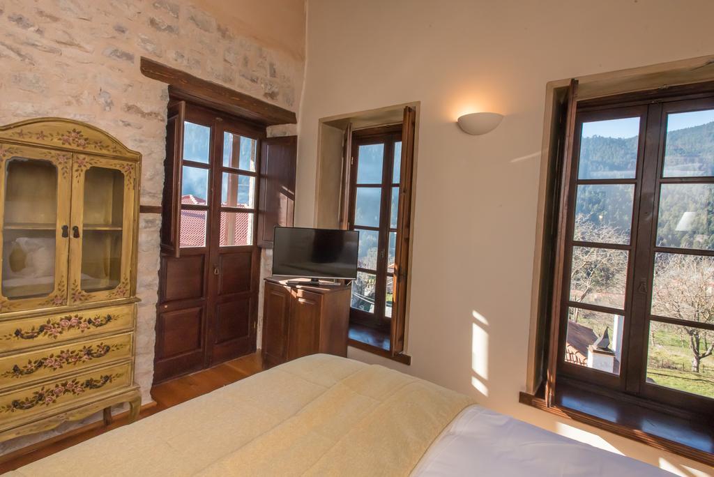 Epoches Hotel Karpenisi Buitenkant foto
