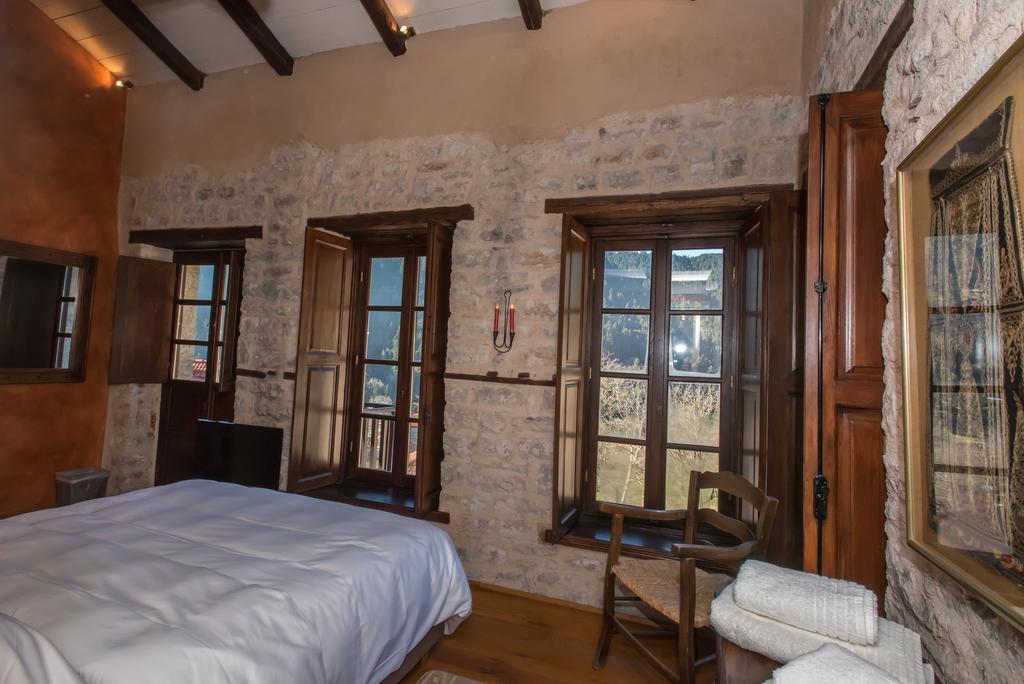 Epoches Hotel Karpenisi Buitenkant foto