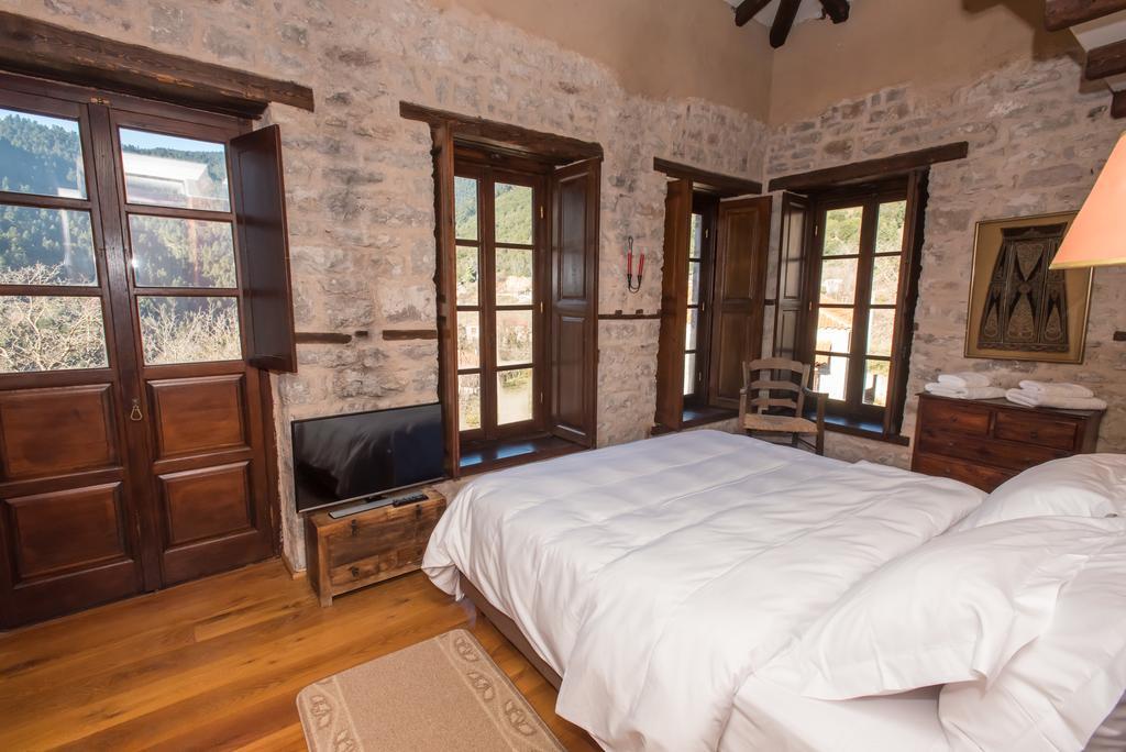 Epoches Hotel Karpenisi Buitenkant foto