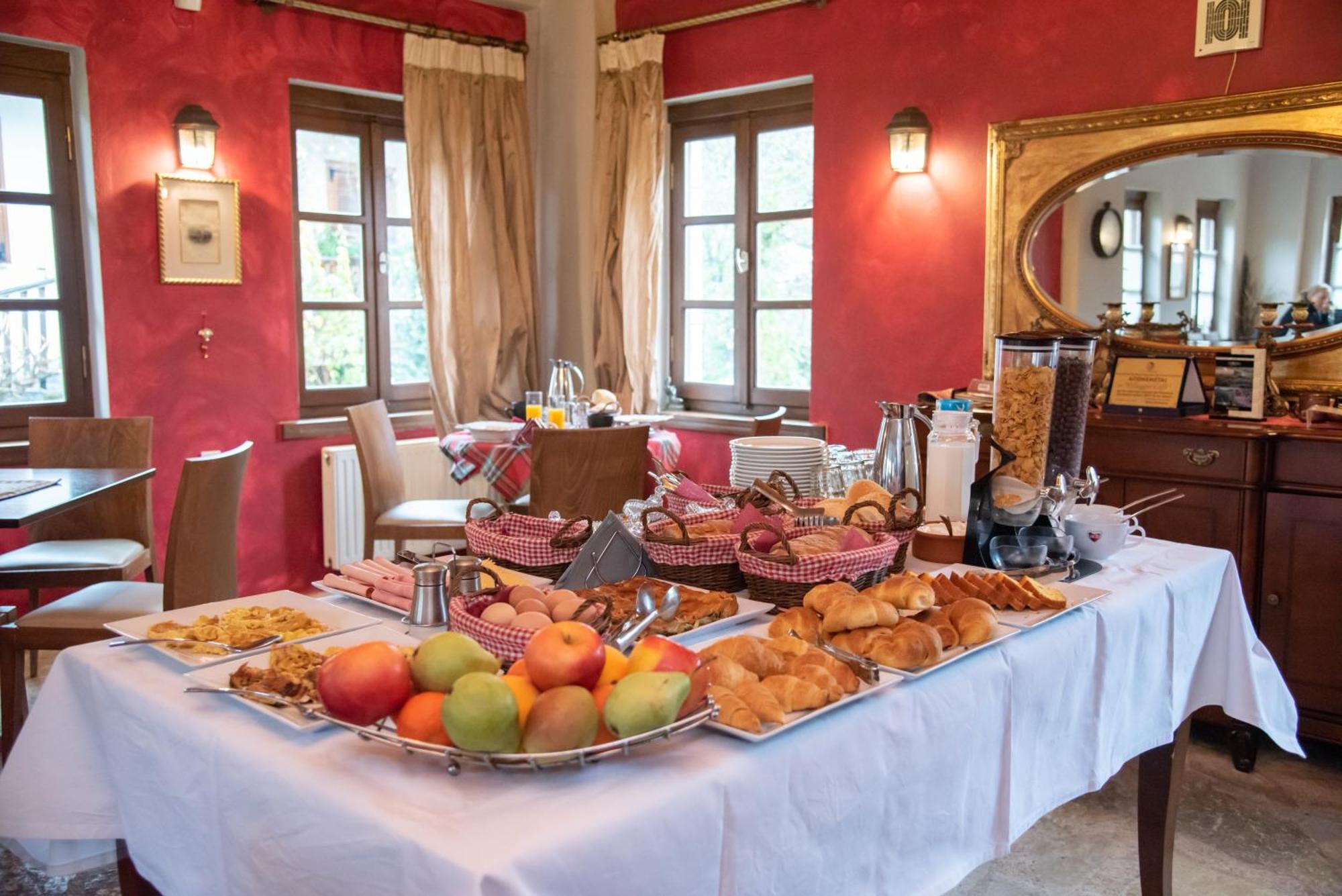 Epoches Hotel Karpenisi Buitenkant foto