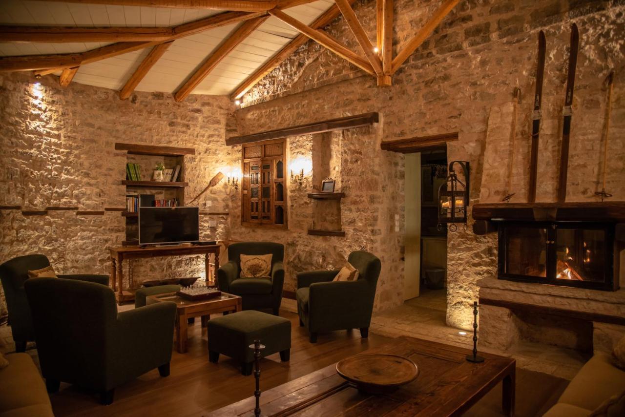 Epoches Hotel Karpenisi Buitenkant foto